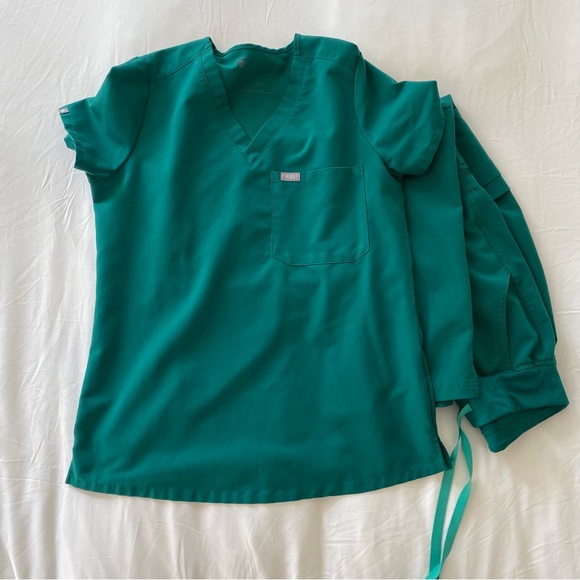 Figs Hunter Green Scrubs Top and Pants Set - XS petite - Picture 1 of 4